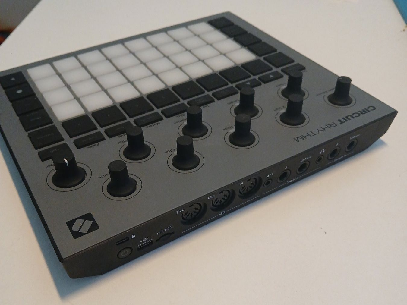 Novation Musikinstrumente: Novation Circuit Rhythm Sampler & Groovebox – Gebraucht aus Bern von han_m62g 2