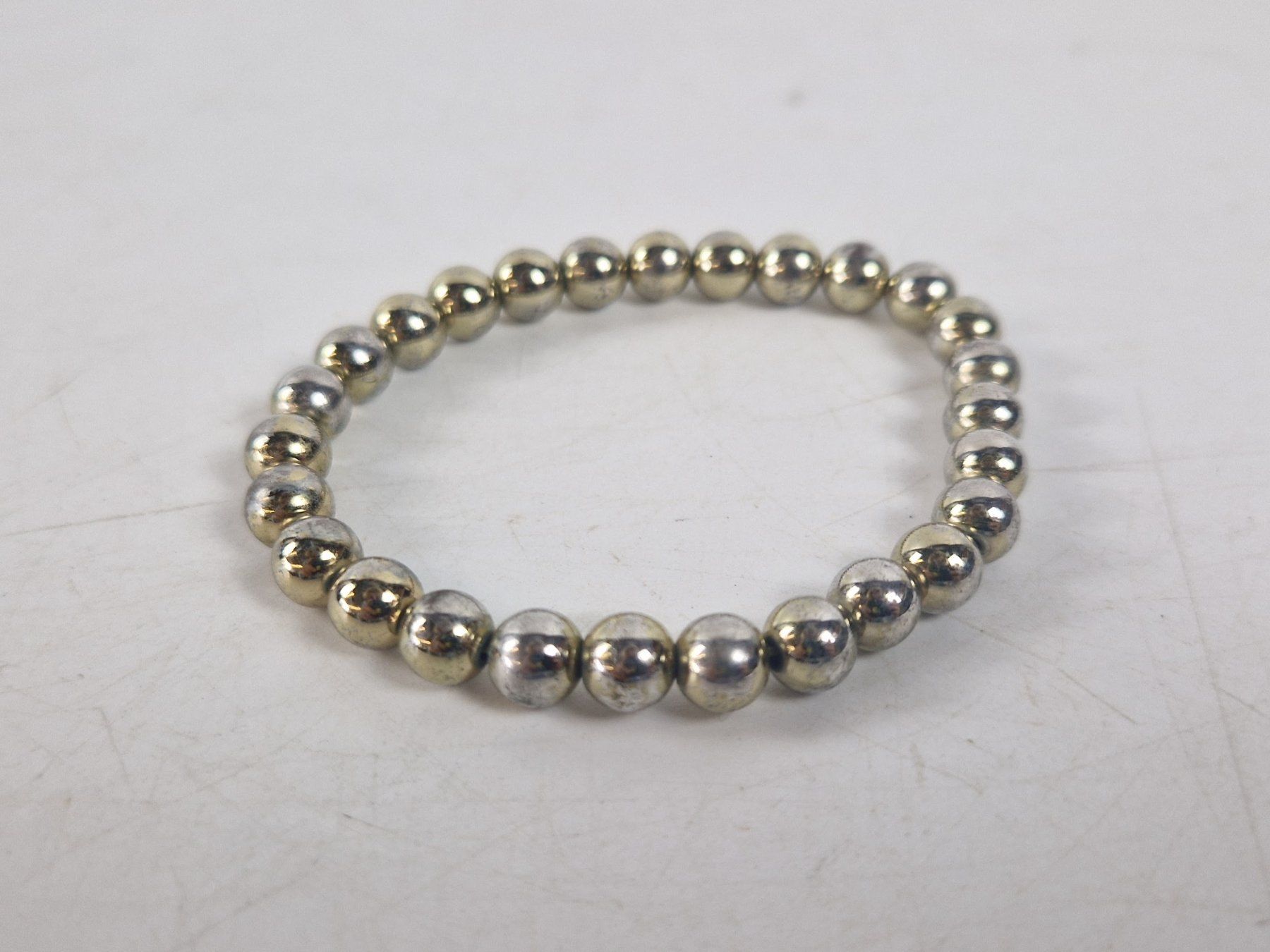 Bracciali & Braccialetti: Armband aus runden Kunststoffperlen – Usato da Muhen venduto da Restwert_Muhen 1