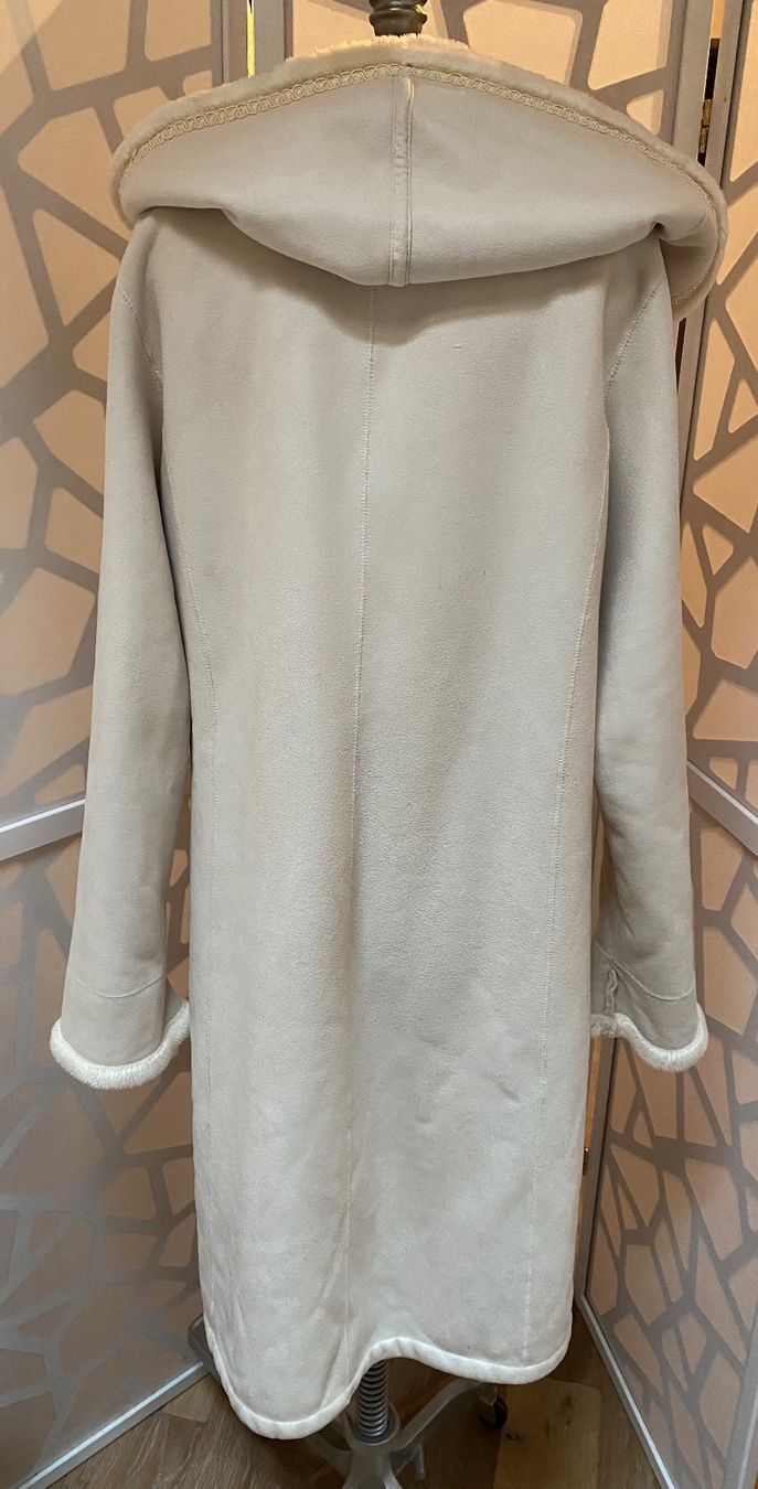 Mäntel: Great hooded off white coat. EUR40 – Neu (gemäss Beschreibung) aus Grund b. Gstaad von PlageNeige 4