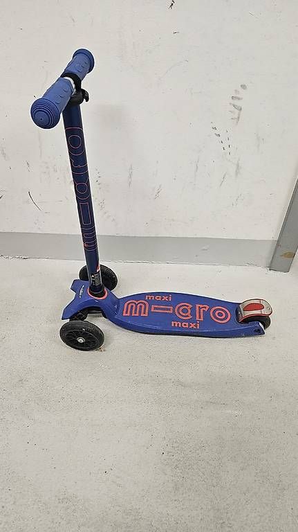 Kickboard: Micro Maxi Deluxe Scooter – Usato da Bern venduto da JoVee 1