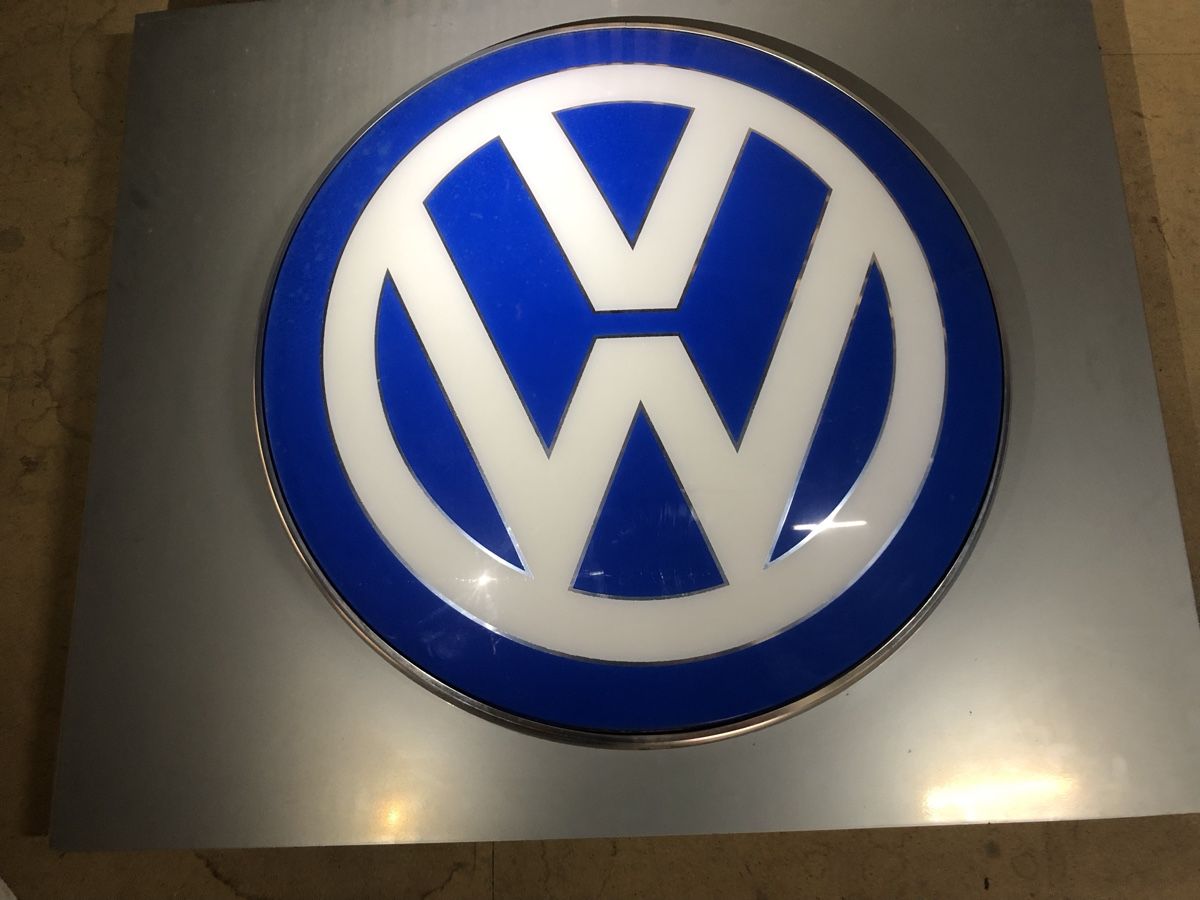 Volkswagen Schilder: VW Schild original gross – Gebraucht aus Heimenschwand von V8power2