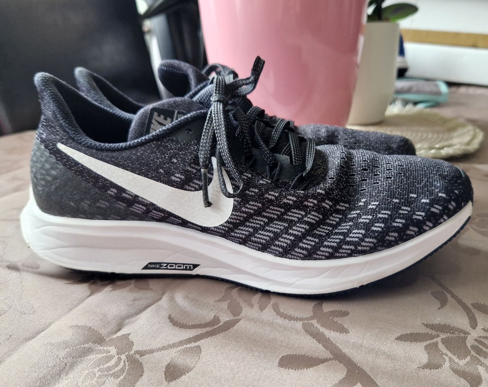 Nike Damenschuhe: Nike Schuhe Grösse 38 Schwarz/Weiss – Gebraucht aus Zürich von sirstians000
