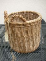 Aelterer CHRIESIKORB mit Halterung für Gurt (Weidenkorb)