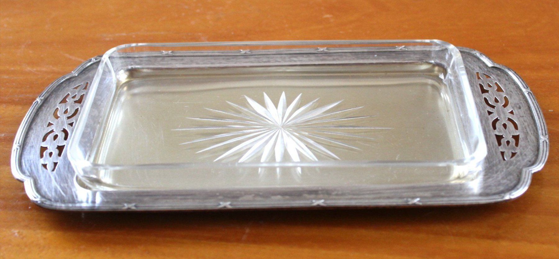Set di piatti: Vintage Butterservierglasplatte mit Versilberten Tablett – Usato da Locarno venduto da fripui 1
