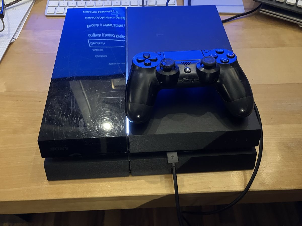 Sony Console: PS4 + 2 FIFA Games + 1 Controller 🎮 – Usato da Fehren venduto da dom_audio 1