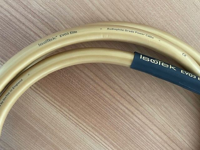 Isotek Kabel: HIGH-END ISOTEK EVO3 ELITE - NETZKABEL - 200 CM - CH-STECKER – Gebraucht aus Fahrwangen von Swirl2 3