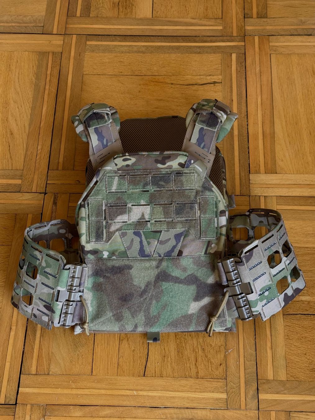 Uniformes: Plate Carrier Multicam K-Zero Style + Warfighter Cummerbund – Neuf (Voir description) à St.Gallen par jarooooomir