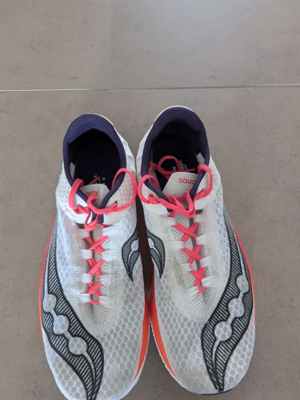 Saucony Herrenschuhe: Saucony Endorphin Pro 3 (Carbon) – Gebraucht aus Hunzenschwil von Limitless15 1