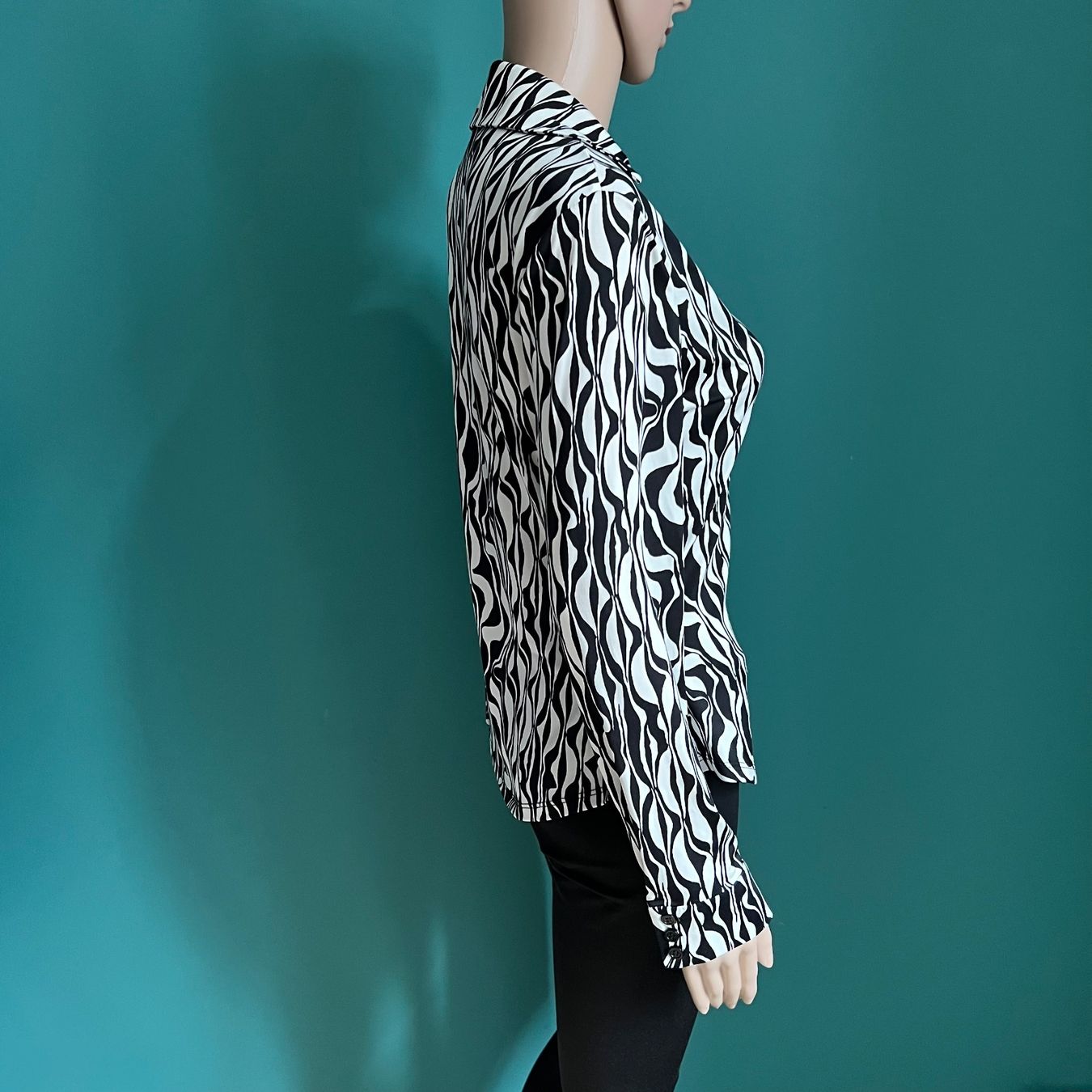 Zara Blusen: gemusterte ZARA Bluse 🖤 – Gebraucht aus Zürich von ClosetQueen 3