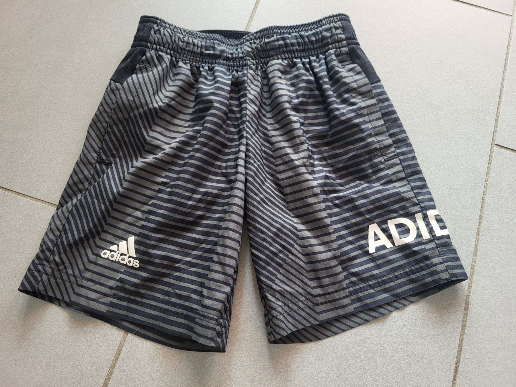 Adidas Pantalons: Badehose Adidas gr. 110 116 – D'occasion à Boswil par i12i