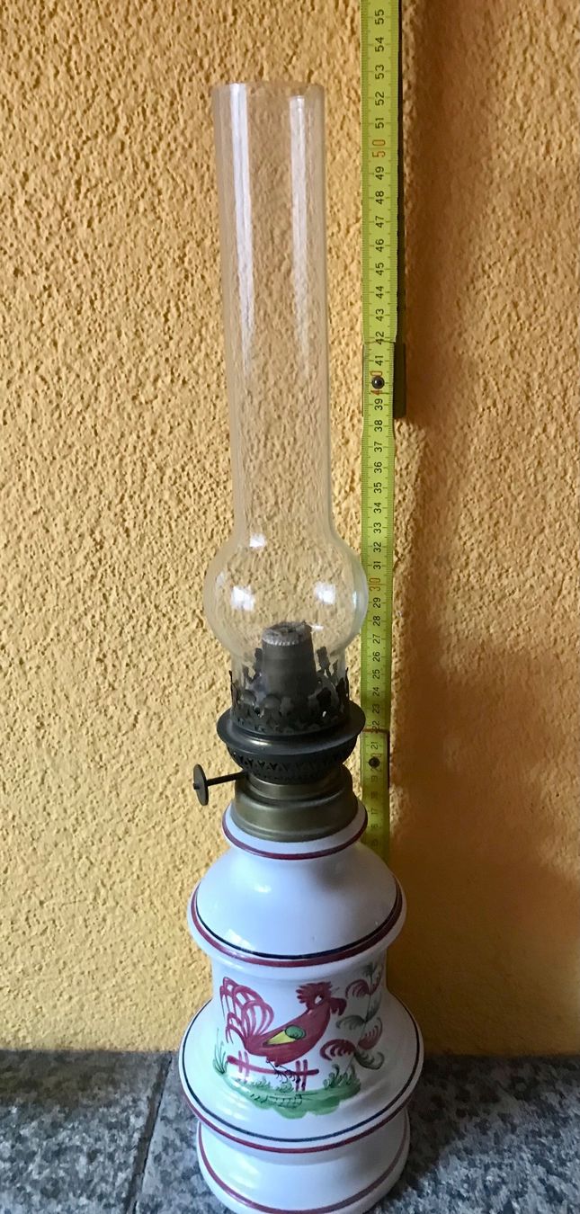 Lampade: Ancienne lampe à pétrole – Usato da Losone venduto da courrier 5