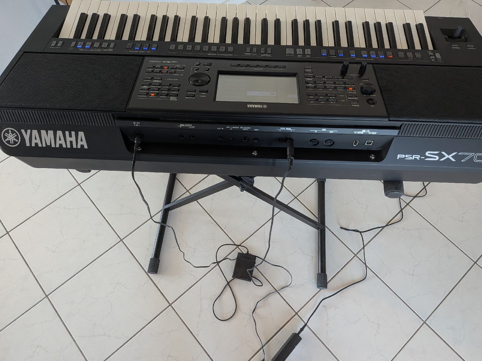 Yamaha Strumenti musicali: Yamaha PSR-SX700 Arranger Workstation + Ständer + Ped – Usato da Oberrieden venduto da Sjimena 3