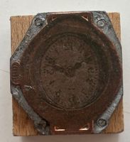Cliché typographique d'une montre - Support en bois