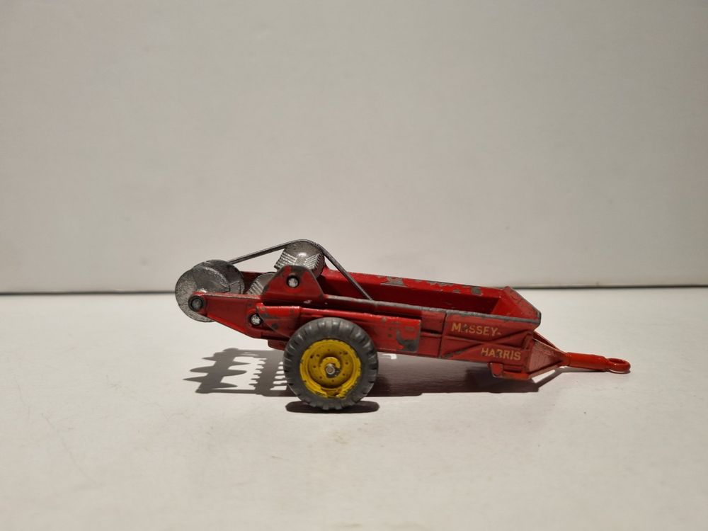 Dinky Toys Gb n°321 Massey Harris Manure spreader