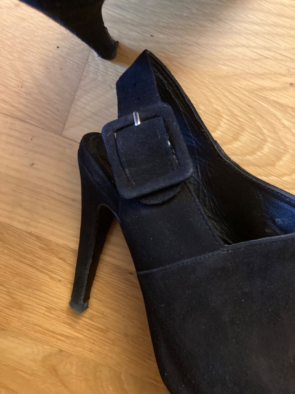 Scarpe da donna: Uterqüe, Black Suede Sandals, Size 37 – Usato da Luzern venduto da AM2nd 5