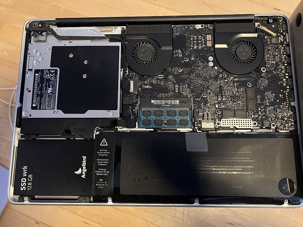 Apple Notebook: Apple MacBook Pro 15 A1286 Early 2011 i7 128GB SSD – Difettoso da Sempach venduto da KevinT. 3