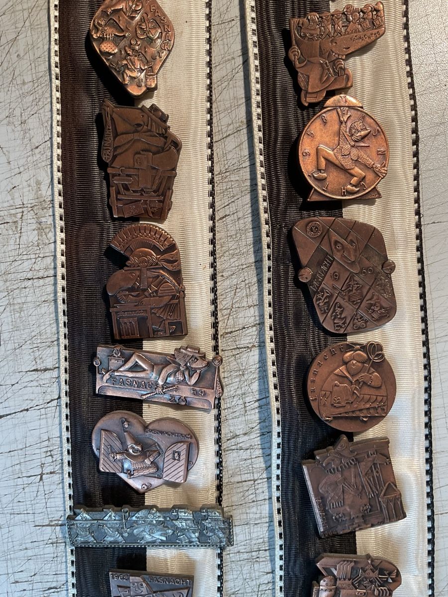 Basler Placchette & Badge: Fasnachtsblaggedden Sammlung Basel – Usato da Schneisingen venduto da Drehdreher 4