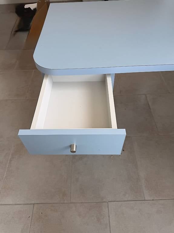 Schreibtische: Vends 2 bureaux avec Caisson – Gebraucht aus Sion von bru_dj8v 1