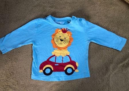 Langarmshirt Löwe mit Auto Gr. 68/74 - Top Zustand!