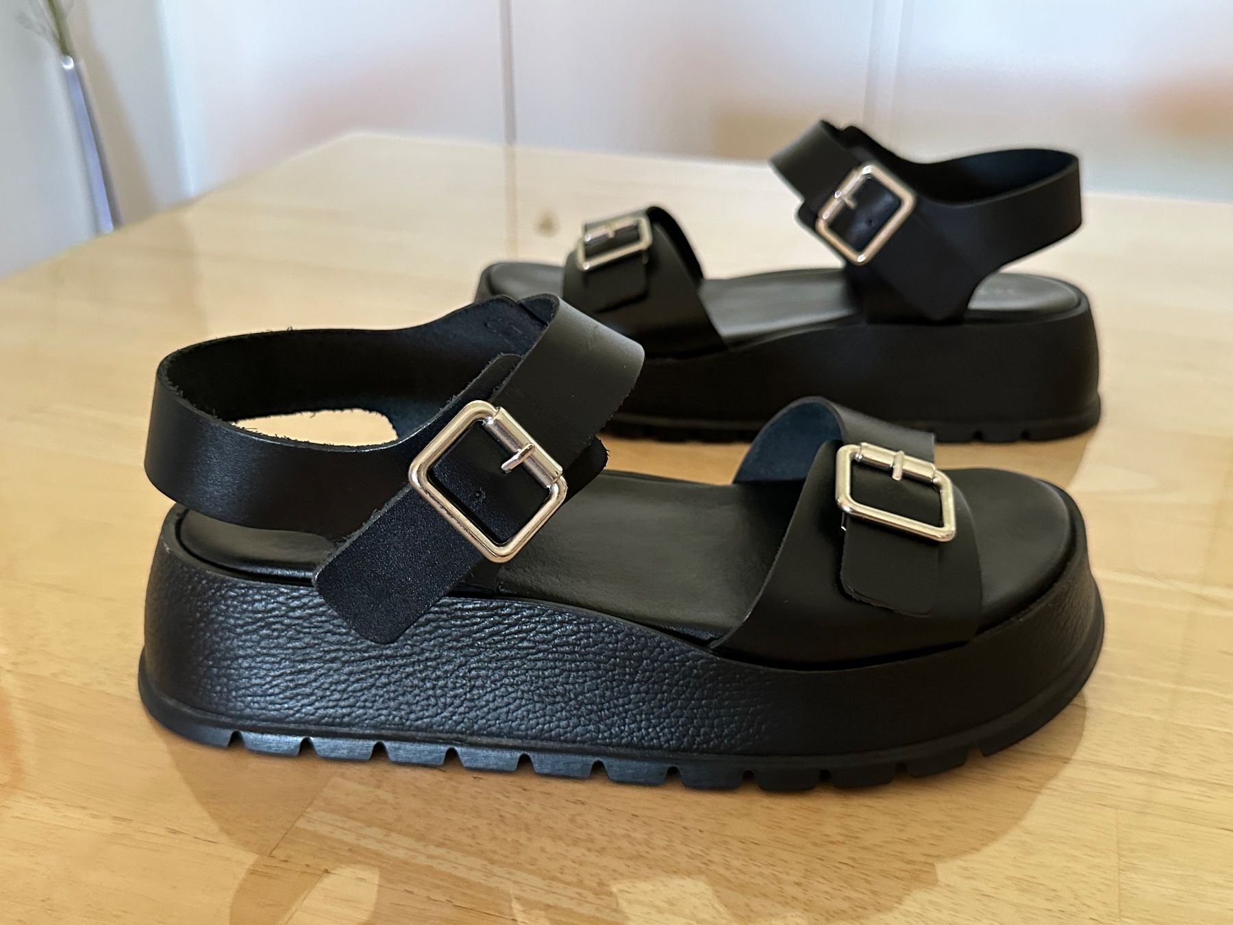 La Garçonne Scarpe da donna: Sandales plateforme La Garçonne, cuir noir – Nuovo (secondo la descrizione) da La Neuveville venduto da flodocha 3