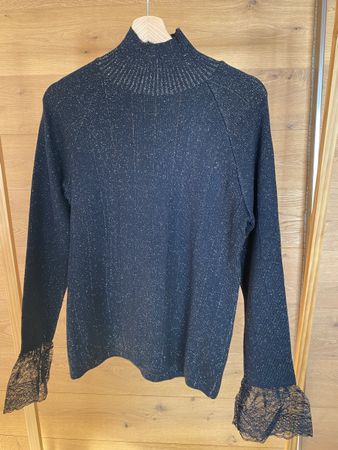 Valentino.Elegant Black Glitter Sweater with Lace, Gr. 40