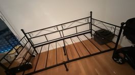 Metallbettgestell schwarz Eckmodell akzeptabler Zustand