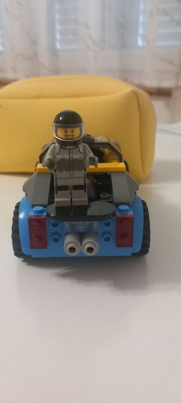 Lego Spielzeuge: LEGO AUDI mit Figur – Gebraucht aus Balsthal von Marica75 2