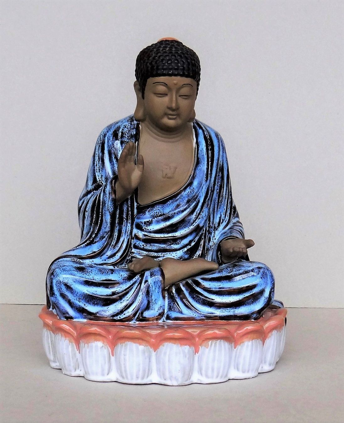 Skulpturen & Statuen: Buddha aus gebranntem Ton, Emailbemalung – Gebraucht aus Alpnach Dorf von MZ001
