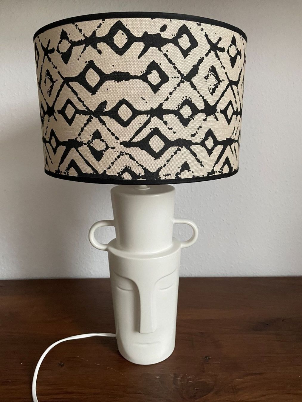 Lampen: Tischleuchte aus Keramik, Modell Moai – Neu und originalverpackt aus Erlen von casaterra 1