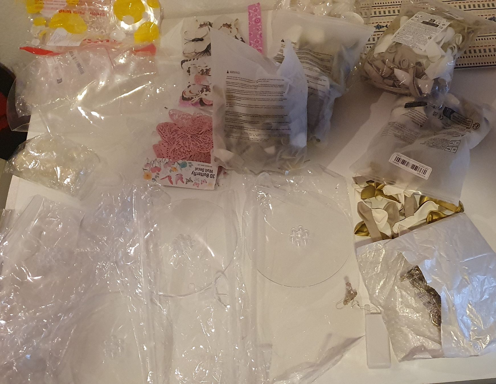 Tutte le decorazioni: Bulk Lot Party Decorations - Balloons, Lights – Nuovo (secondo la descrizione) da Thalwil venduto da ald_6yrs