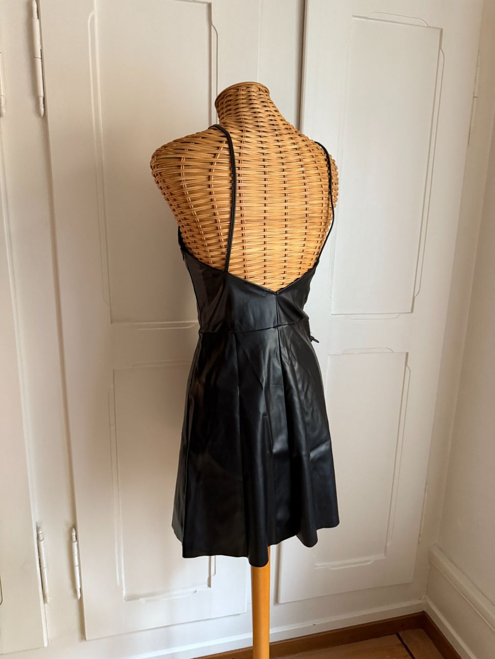 Zara Vestiti: ZARA - Kunstleder Kleid schwarz S – Usato da Zürich venduto da Diazaio 2
