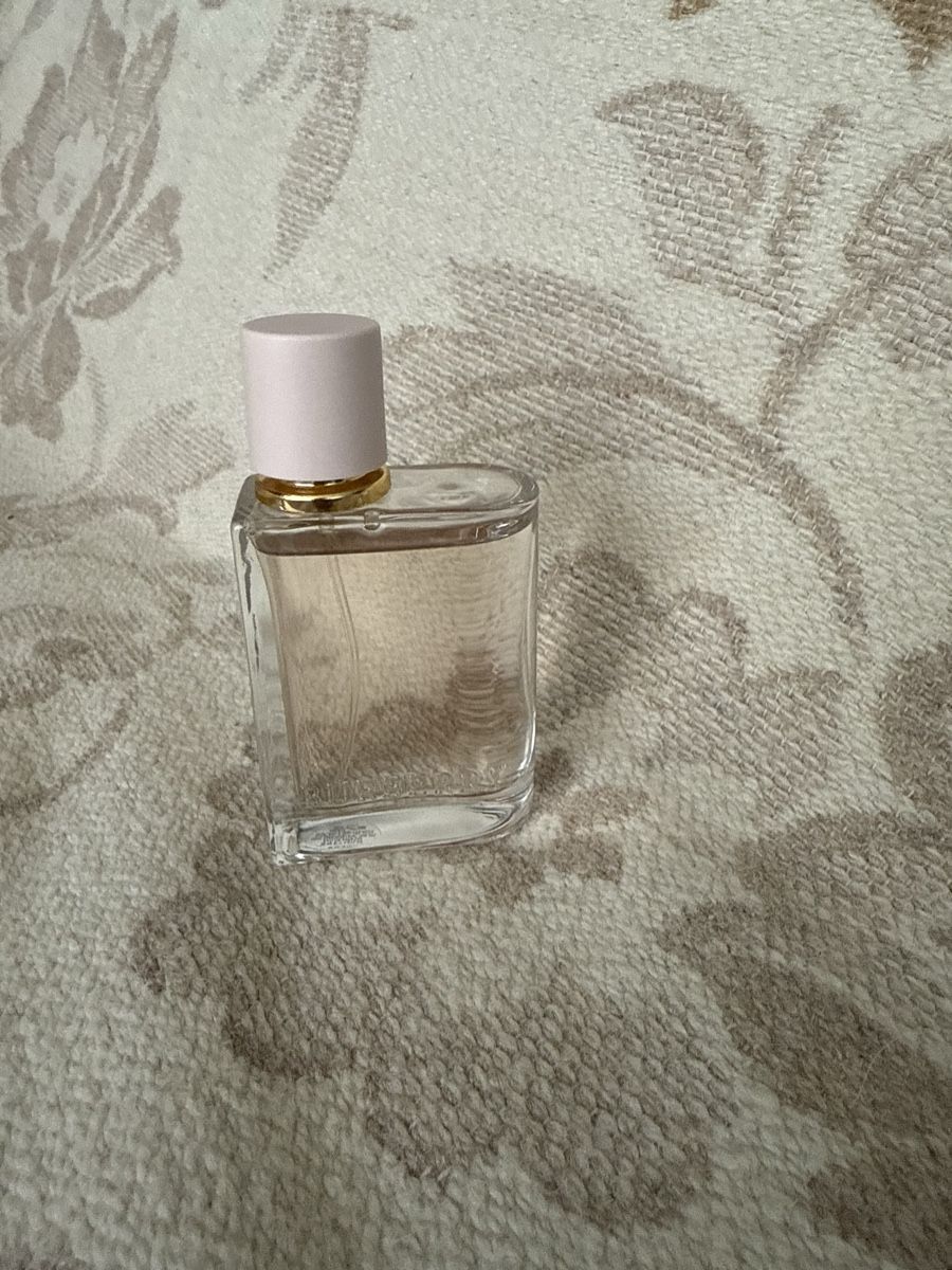Burberry Profumi & Eau de Toilette: Burberry Her Eau de Parfum 30ml, Barely Used, Bargain! – Usato da Zürich venduto da wil_2sm9