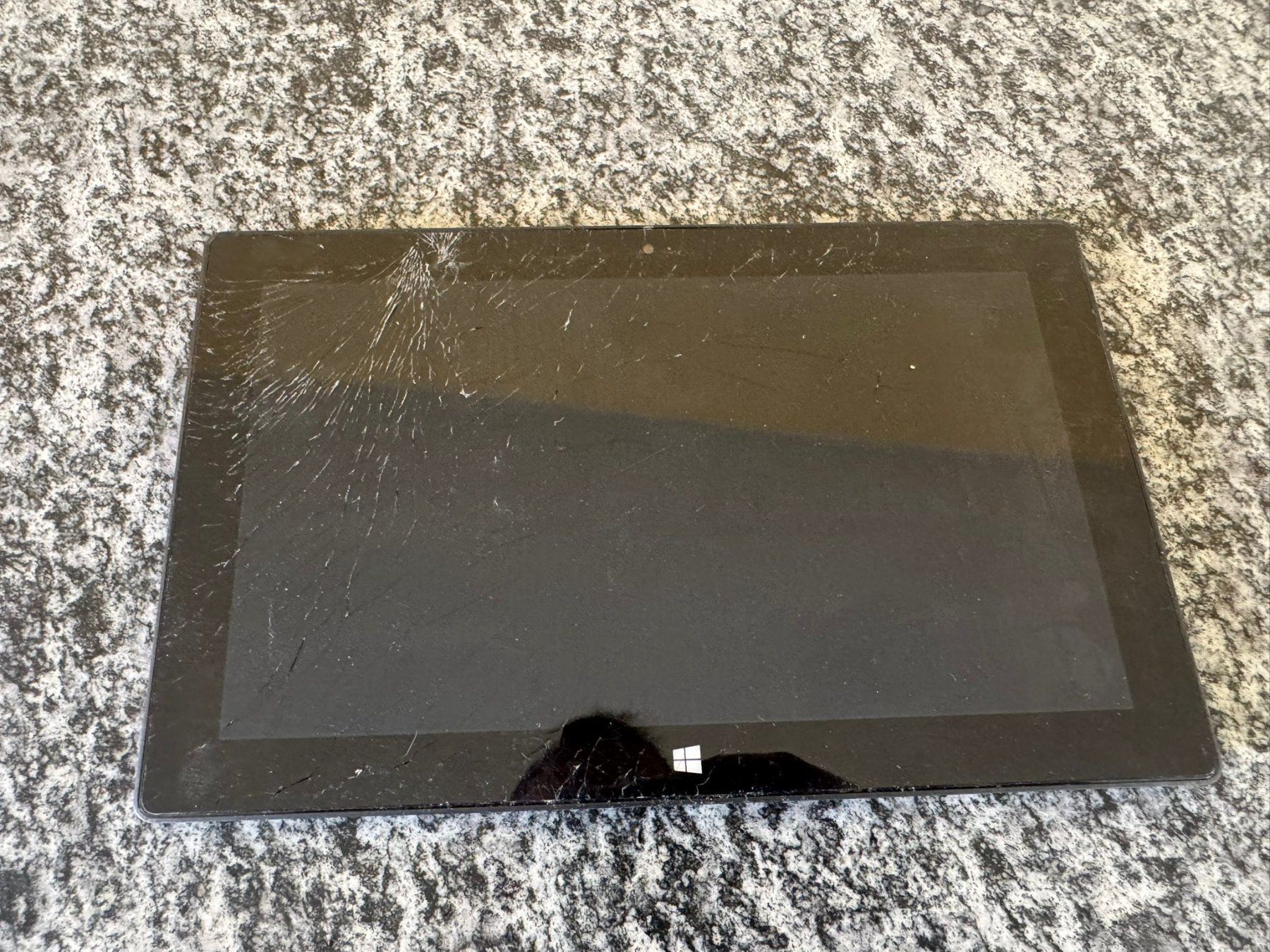 Microsoft Tablet PC: Surface RT 32GB - ungeprüft!! Ab 12CHF!! – Difettoso da Olten venduto da HoYa01