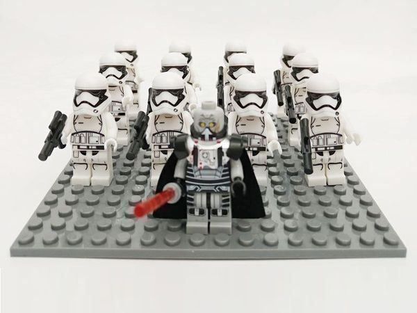 Statuette: 12 FIRST ORDER STORMTROOPER - KLEMMBAUSTEINE MINIFIGUREN – Nuovo e nell'imballaggio originale da Kriens venduto da swissgadget