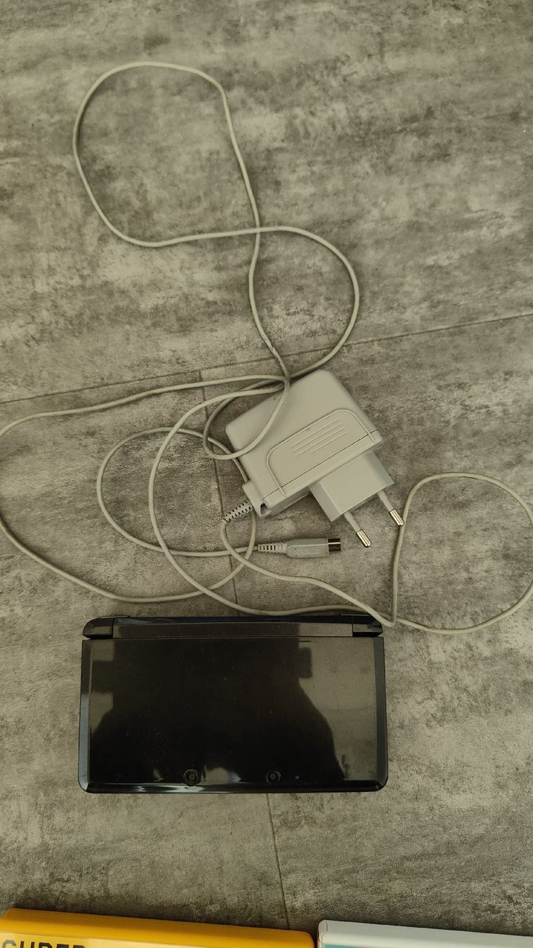 Nintendo Console: Nintendo 3DS mit Ladekabel und Spielen – Usato da Trachslau venduto da fusake.ch 2