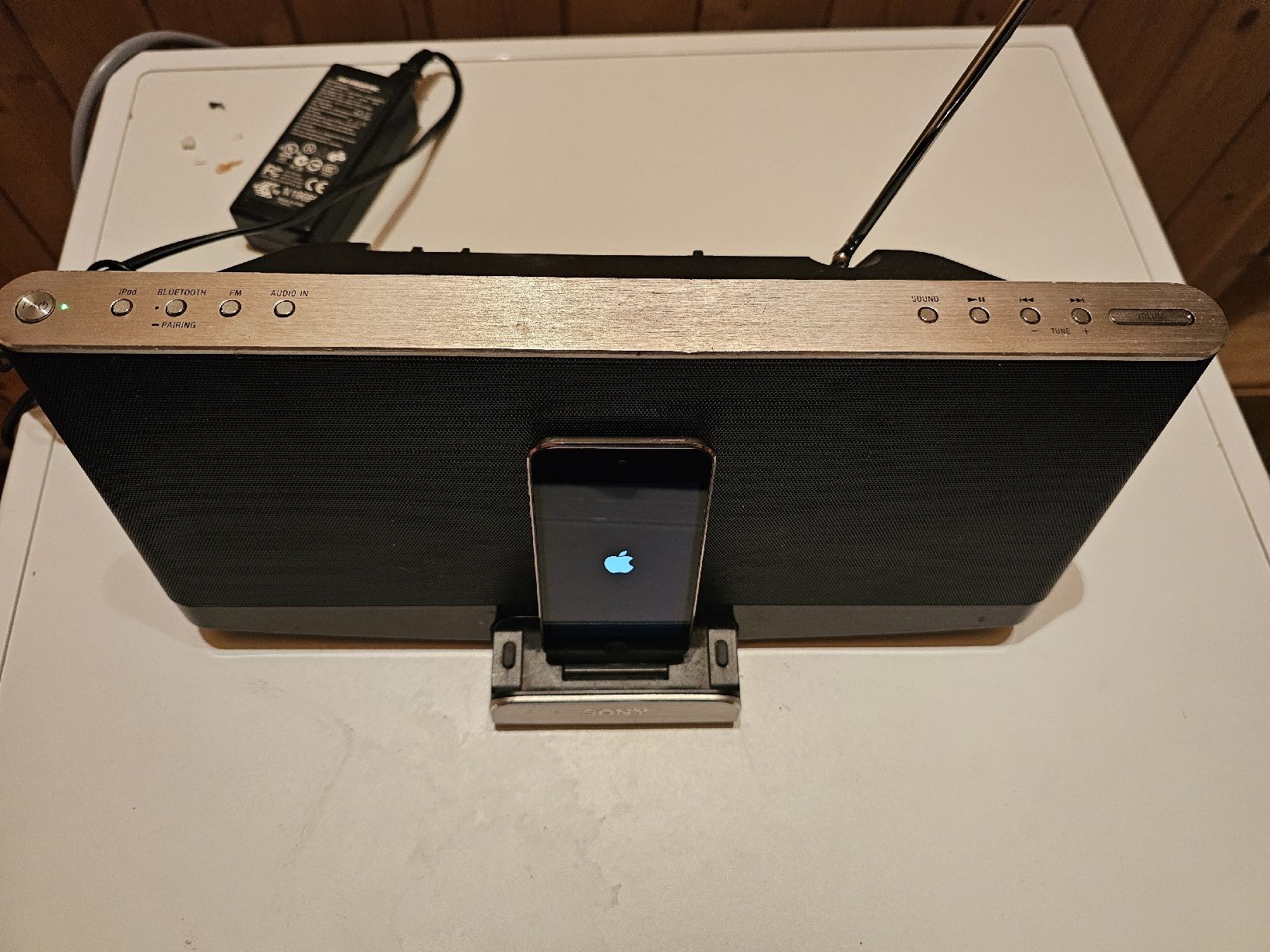 Sony Telefoni cellulari / Smartphones: Ipod touch 5G mit Sony wireless Dockingstation – Usato da Seuzach venduto da hwulf 2