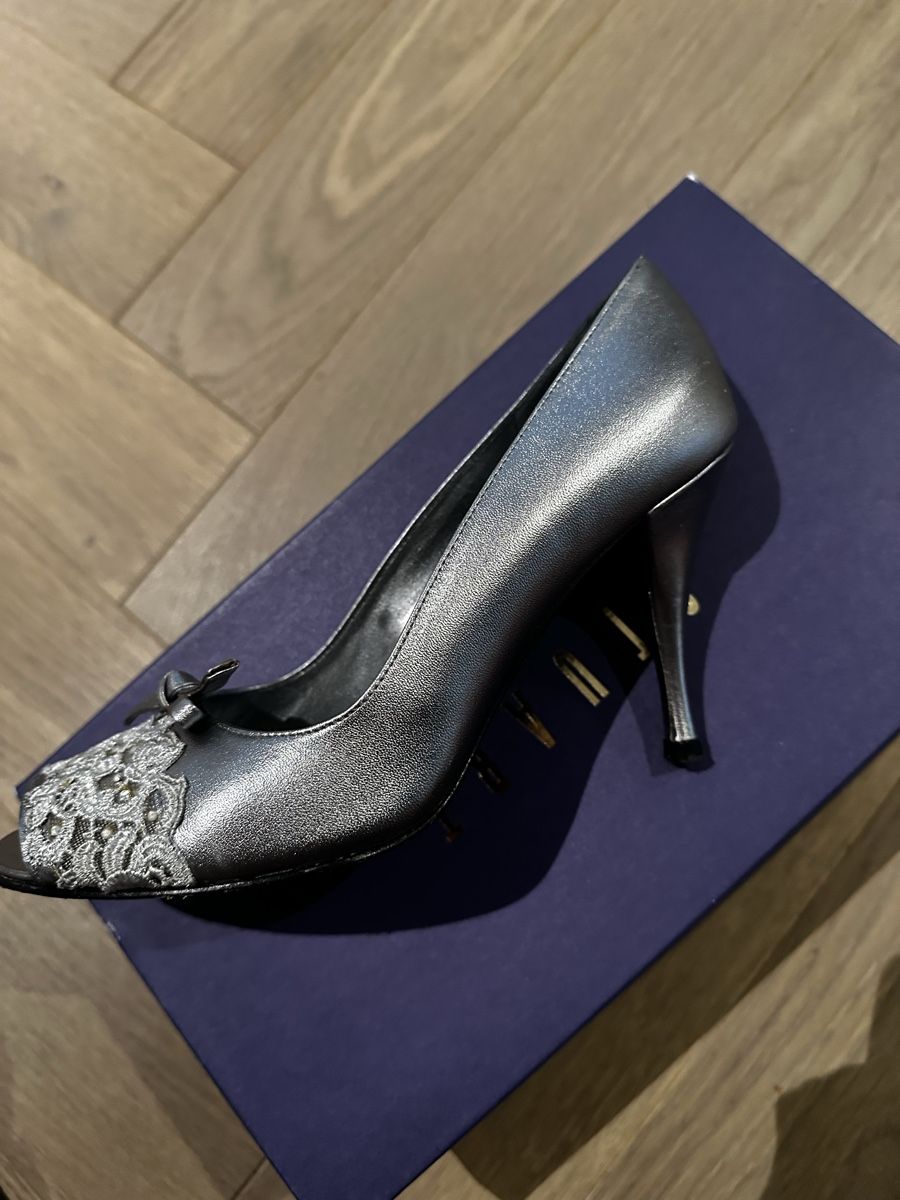 Stuart Weitzman Scarpe da donna: Stuart Weitzman Pumps silber mit Spitze neuwertig – Usato da Zollikon venduto da 75patrizio 3