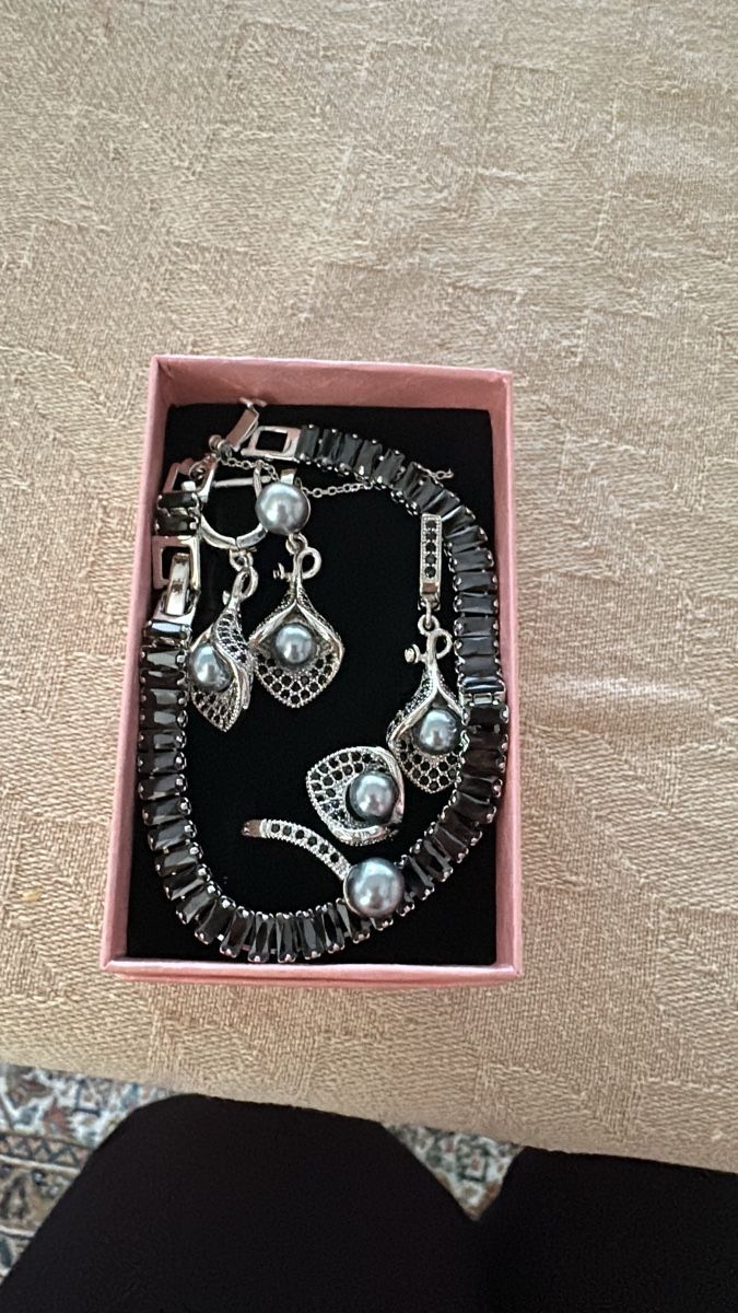 Altri gioielli: Parure bijoux collier boucles bague taille ajustable  – Nuovo (secondo la descrizione) da La Chaux-de-Fonds venduto da Meliha2008