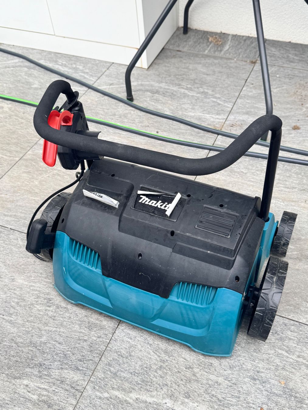 Makita Bodenbearbeitungsgeräte: Makita UV3200 Electric Scarifier – Gebraucht aus Buttwil von Polina_Belin