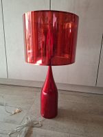 rote Stehlampe, retro