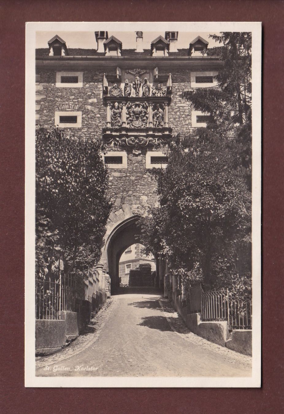 Cartoline postali: ST. GALLEN - Karlstor – Usato da Pully venduto da nicecards