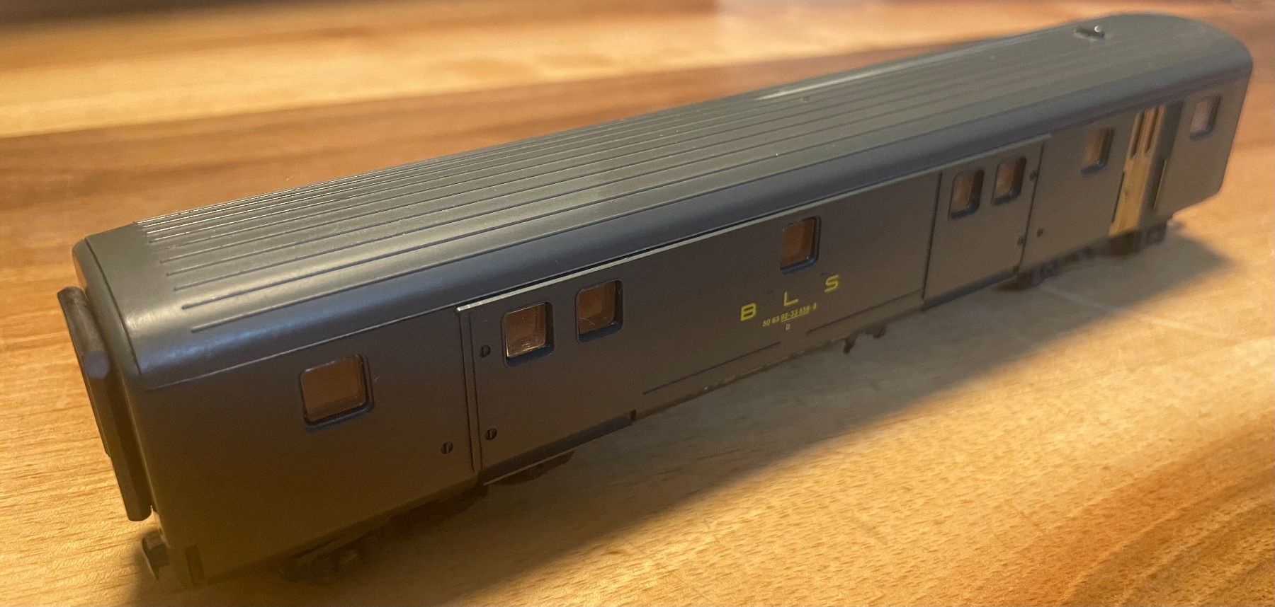 Lima Modelleisenbahnen: Lima BLS Gepäckwagen grün – Gebraucht aus Staad SG von 4566patrick
