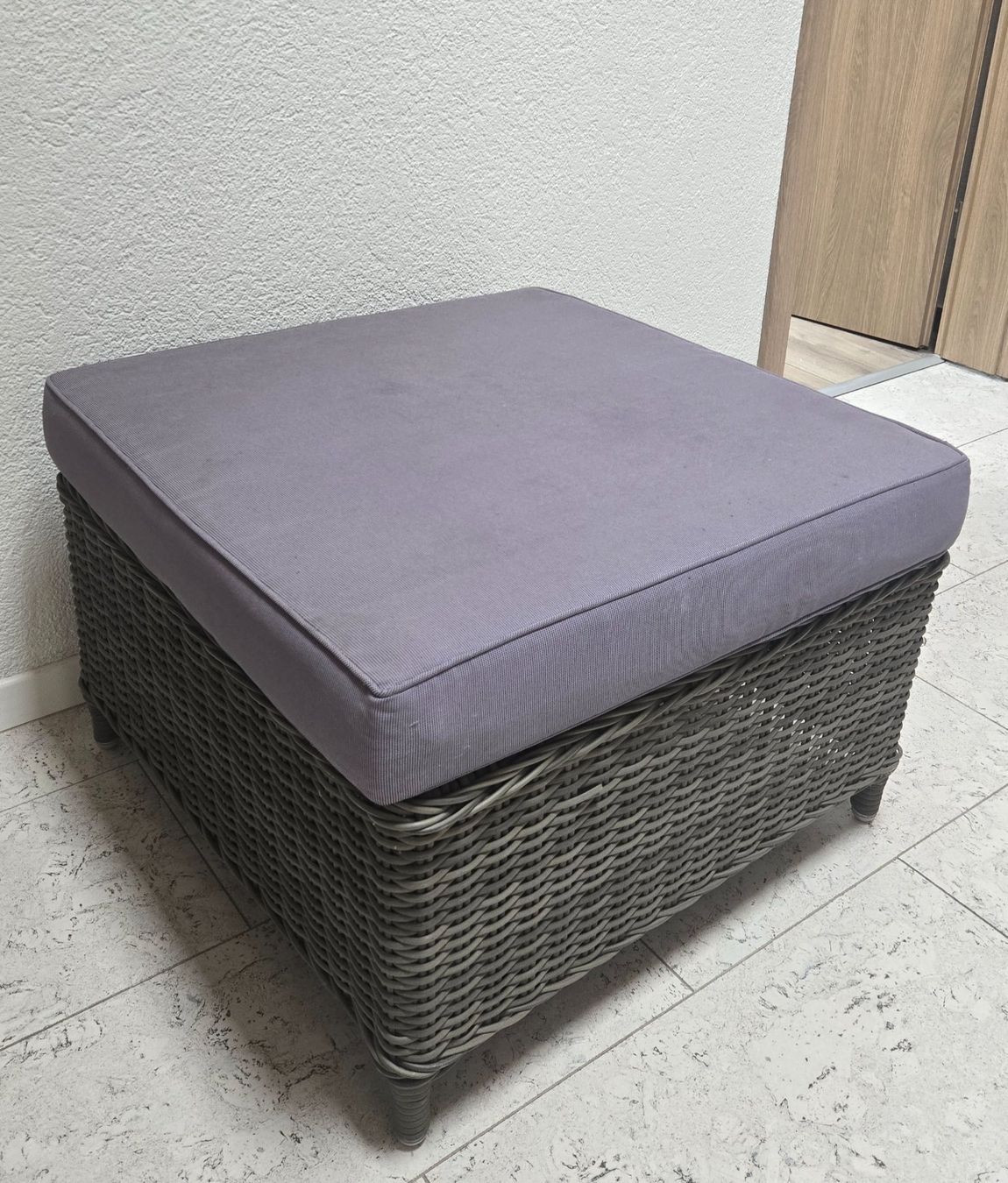 Sgabelli: Rattan Sitzhocker mit Kissen – Usato da Staffelbach venduto da Samuelson08 2