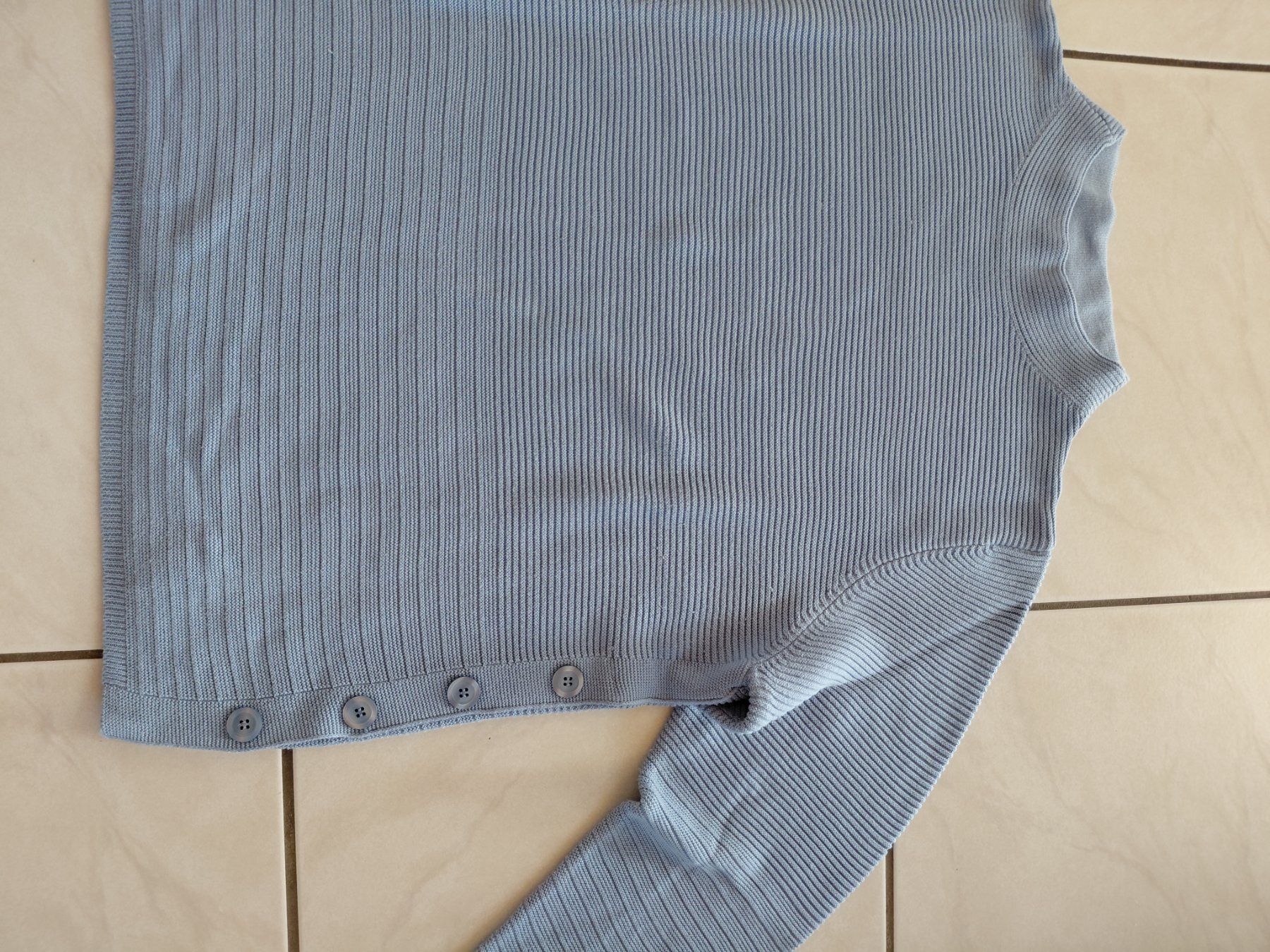 Gerry Weber Maglioni & Felpe: Damen Pullover hellblau gerippt mit Knöpfen seitlich.G:48 – Usato da Winistorf venduto da acreativ4 1