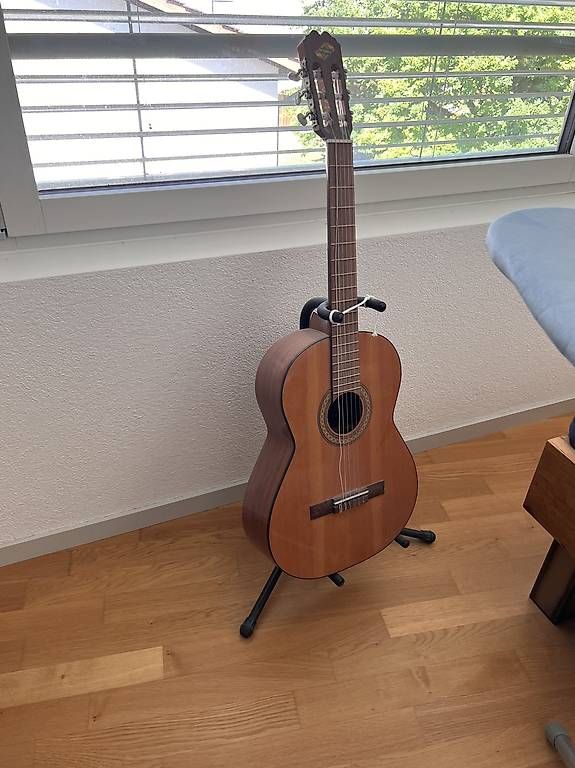Instruments de musique: Gitarre mit Ständer – D'occasion à Meilen par jos_vp2d