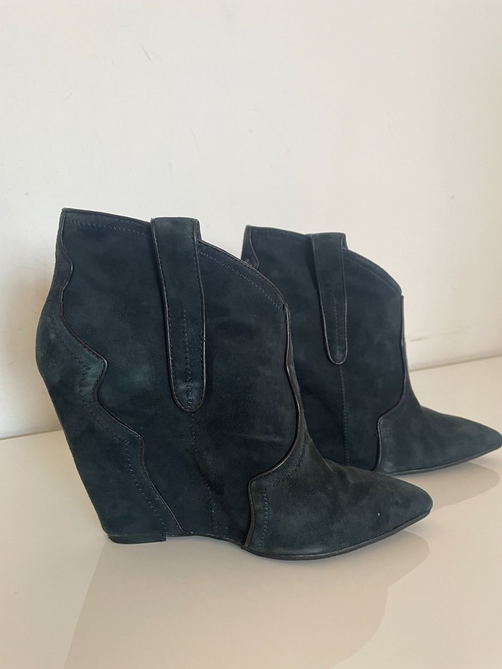 Ash Scarpe da donna: Ankle Boots Wedge Western  Suede Ash – Usato da Zürich venduto da nao_6f5t 1