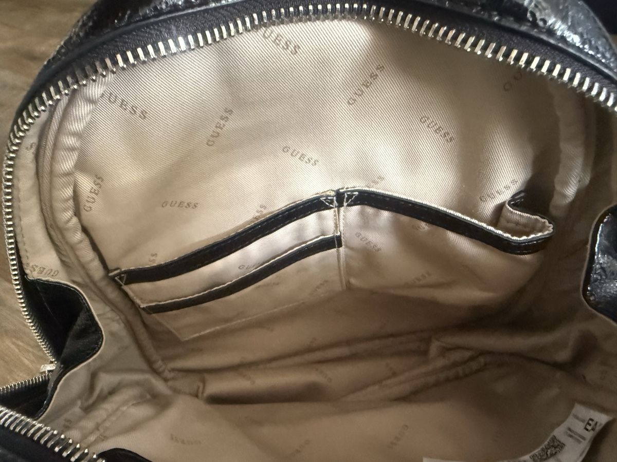 Guess Rucksäcke: Rucksack Guess Lack Schwarz Damen – Gebraucht aus Lachen SZ von zsucard 8