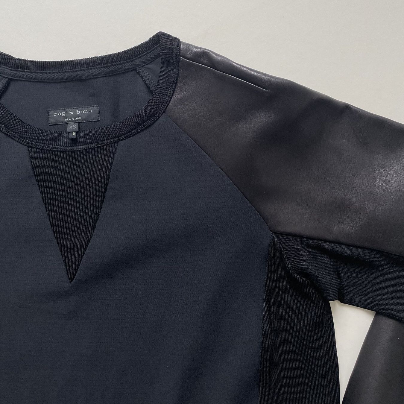 Maglioni & Felpe: Pullover rag & bone XS schwarz-anthrazit m. Leder kombiniert – Nuovo (secondo la descrizione) da Brüttisellen venduto da Buxus 2