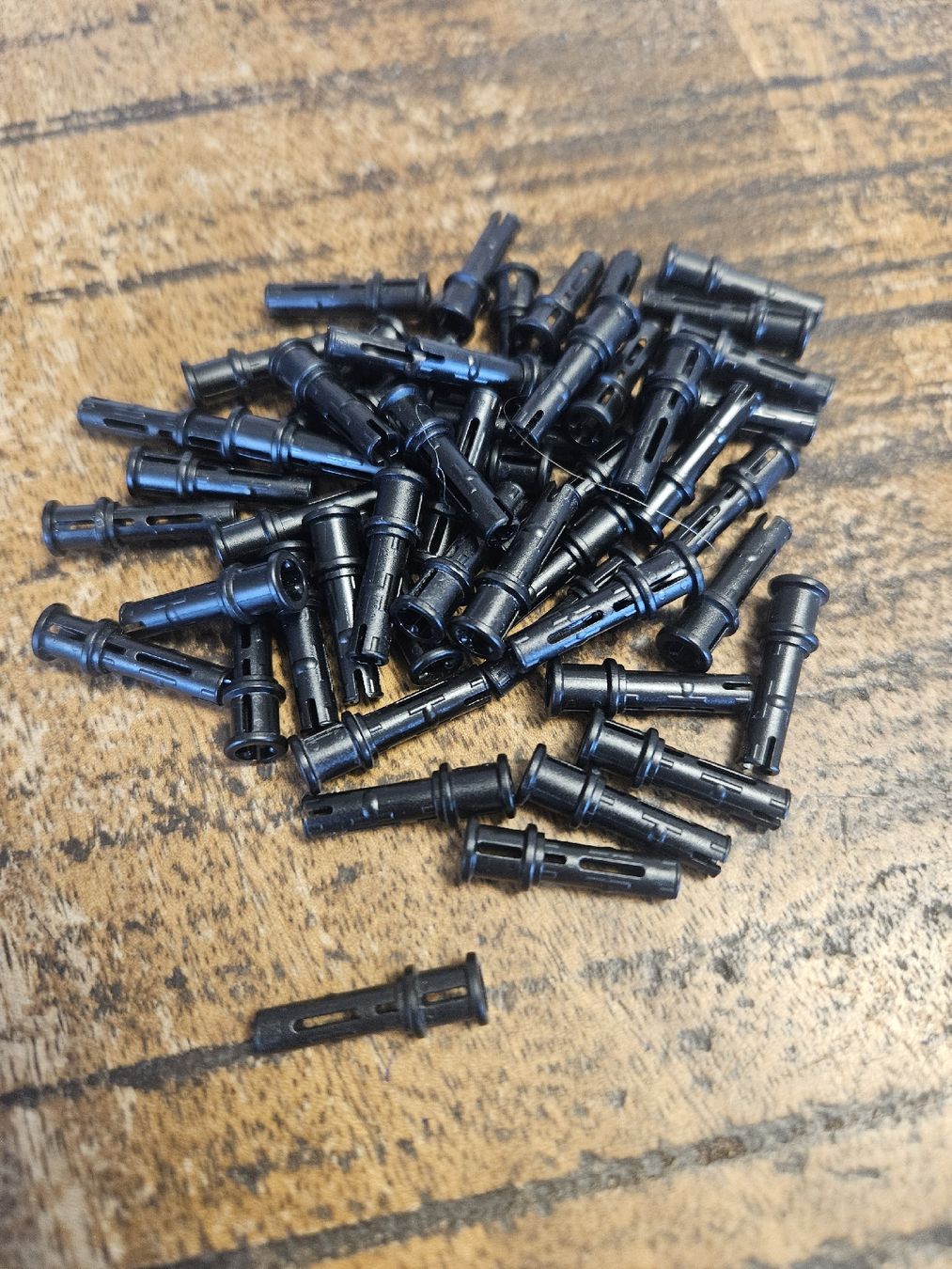 Lego Baukästen: lego 32054 lot de 50 pièces Black Technic, Pin 3L – Gebraucht aus Confignon von Ecrofigs