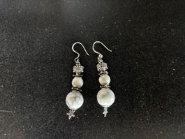 Amena Ohrringe aus Magnesit und Sterling Silber